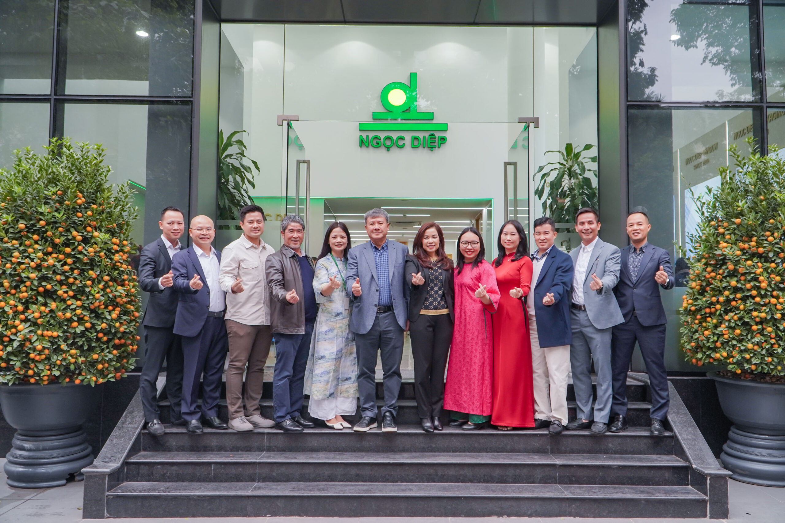 Ban lãnh đạo và Tập thể CBCNV các Nhà máy Nhôm, Cửa, Bao bì Ngọc Diệp cùng nâng ly chúc cho một năm mới tràn đầy thành công và thắng lợi 