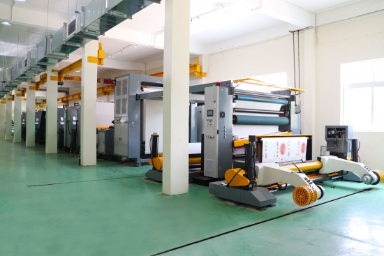 Ứng dụng công nghệ in cuộn hiện đại trong sản xuất Bao bì carton