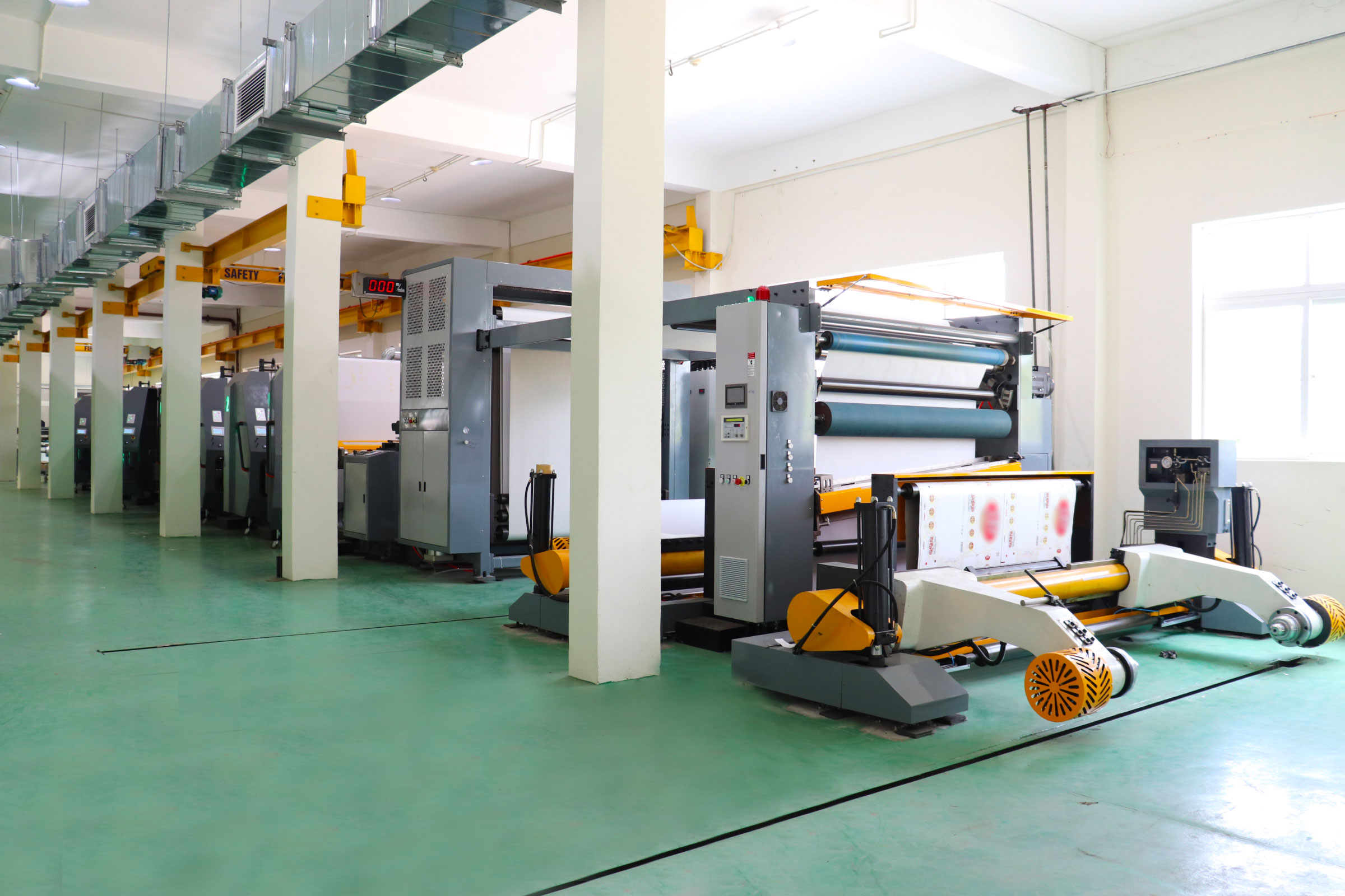 Ứng dụng công nghệ in cuộn hiện đại trong sản xuất Bao bì carton